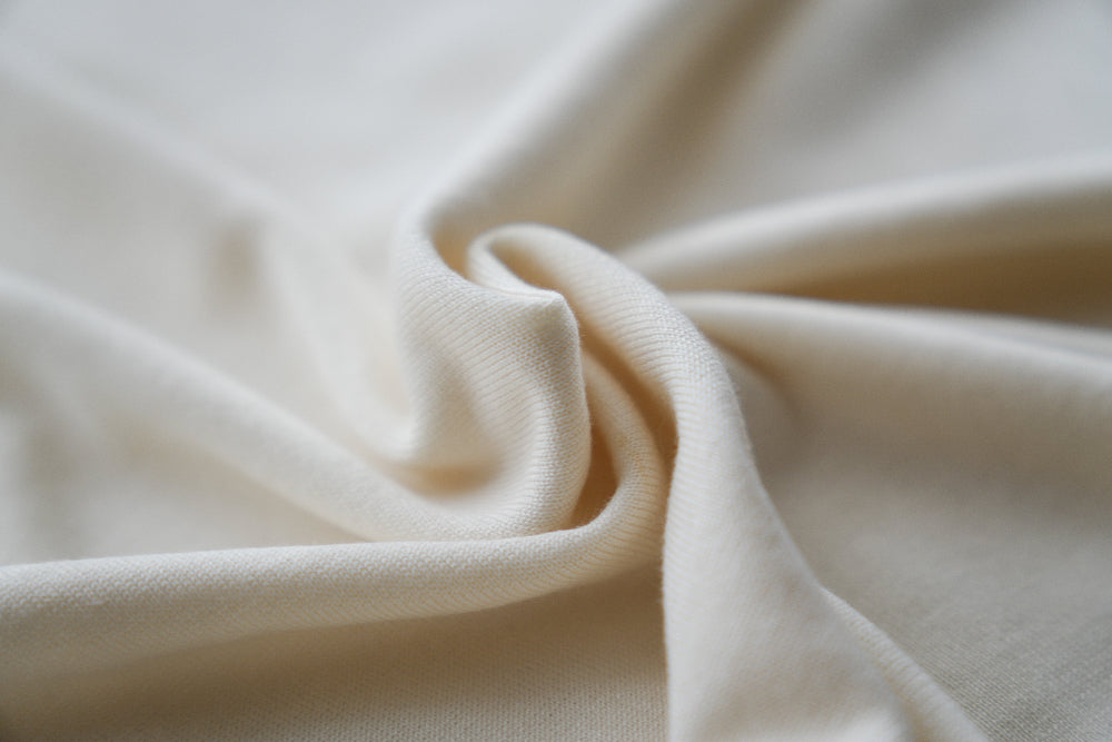 Ultra fine knitted muscle fit t-shirt cream.