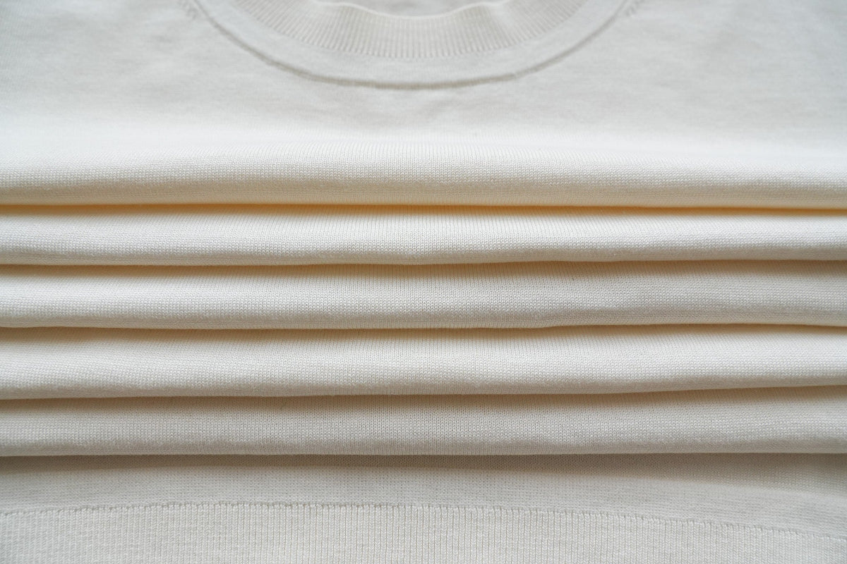 Ultra fine knitted muscle fit t-shirt cream.